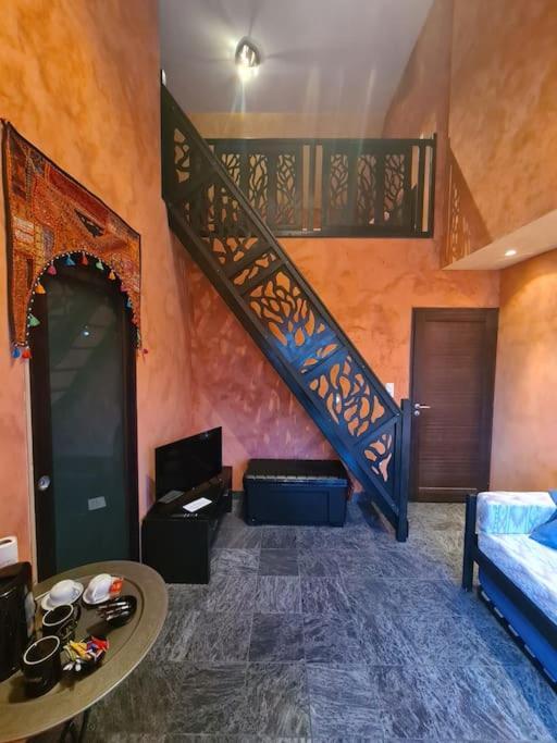 Dans Maison Familiale Avec Jardin A 800m De La