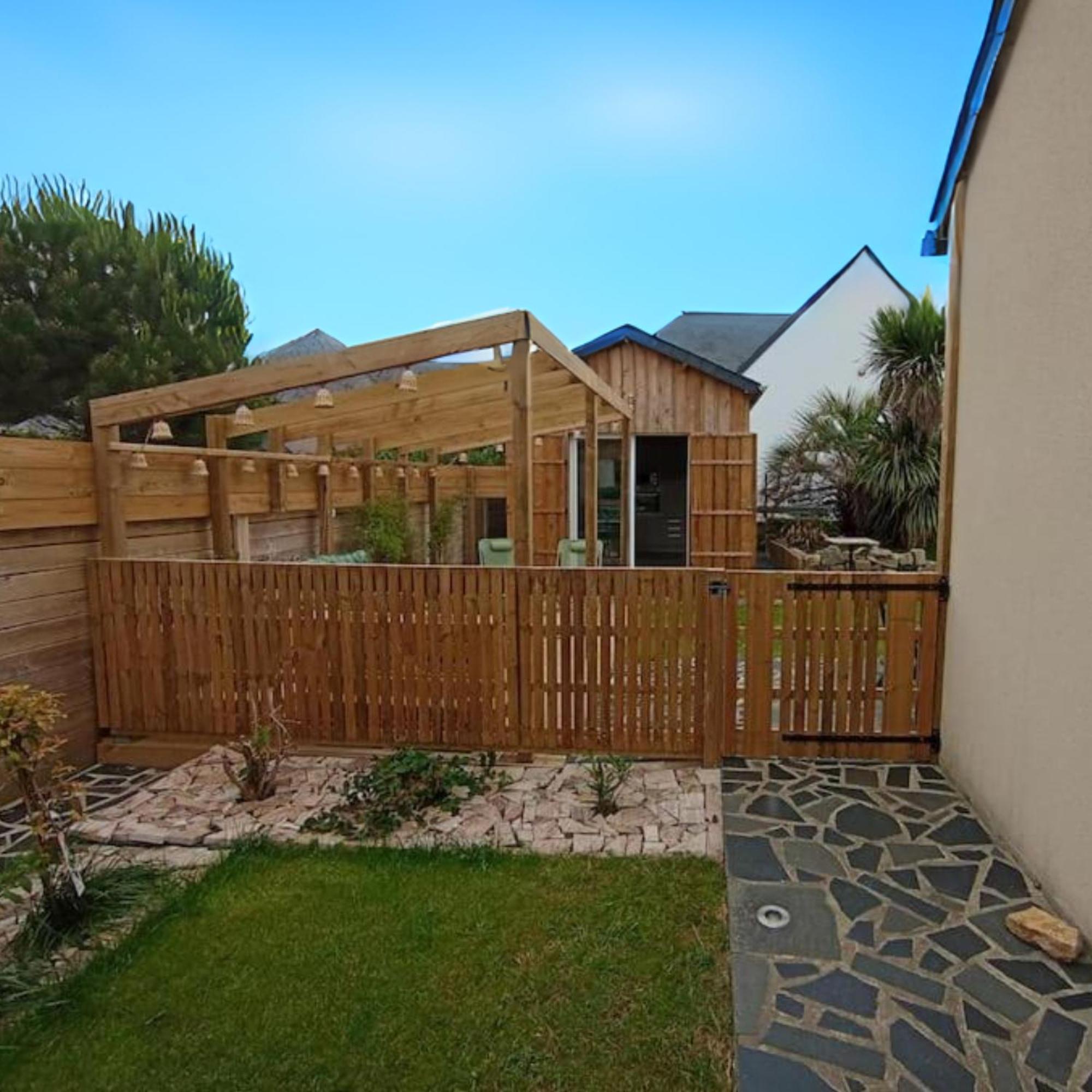 Dans Maison Familiale Avec Jardin A 800m De La Bréville-sur-Mer